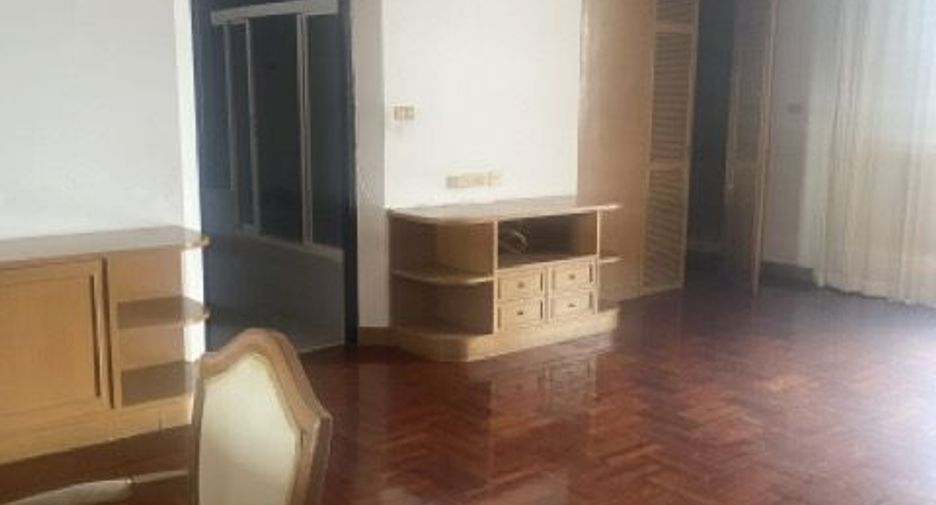 For rent 5 bedrooms condo in Watthana, Bangkok