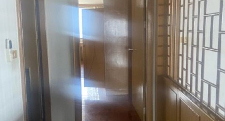 For rent 5 bedrooms condo in Watthana, Bangkok