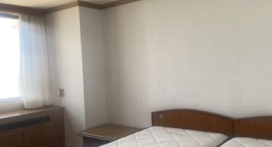 For rent 5 bedrooms condo in Watthana, Bangkok