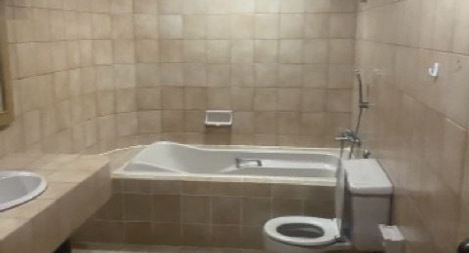 For rent 5 bedrooms condo in Watthana, Bangkok