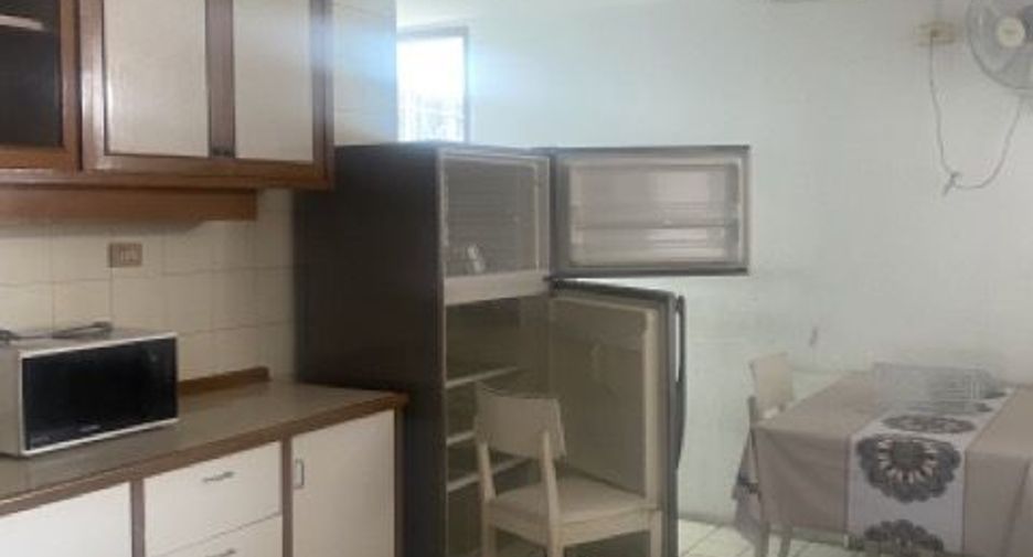 For rent 5 bedrooms condo in Watthana, Bangkok