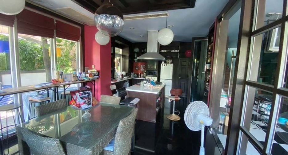 For sale 5 bedrooms house in Suan Luang, Bangkok