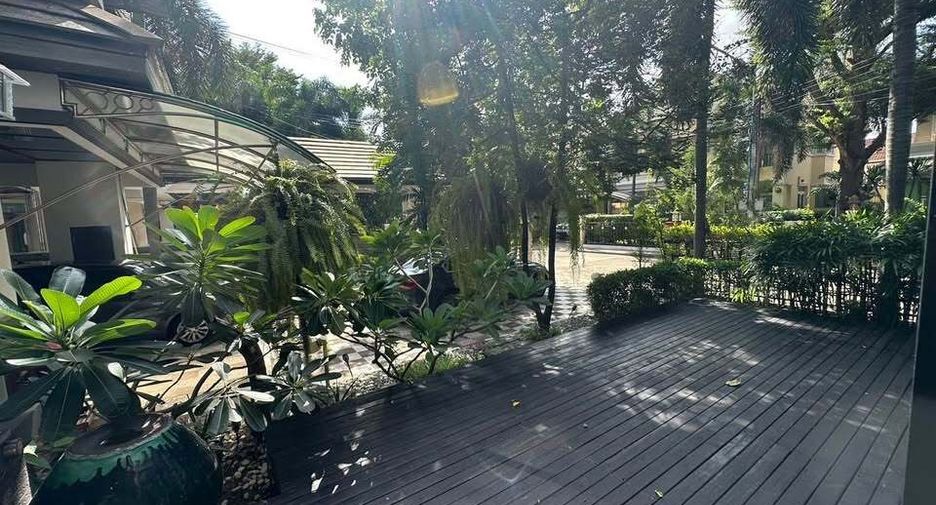 For sale 5 bedrooms house in Suan Luang, Bangkok