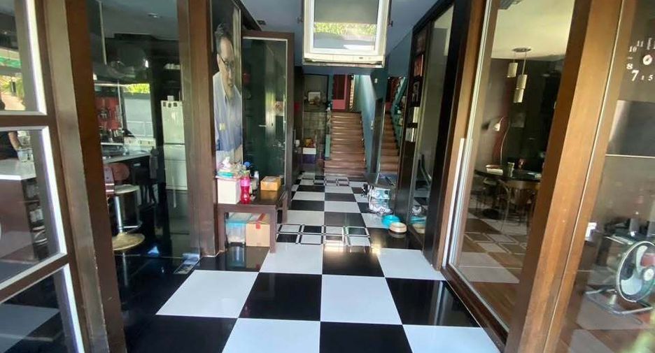 For sale 5 bedrooms house in Suan Luang, Bangkok