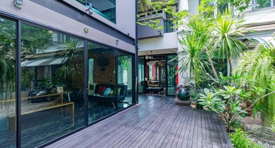 For sale 5 bedrooms house in Suan Luang, Bangkok
