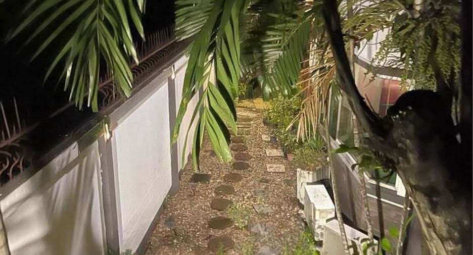 For sale 5 bedrooms house in Suan Luang, Bangkok