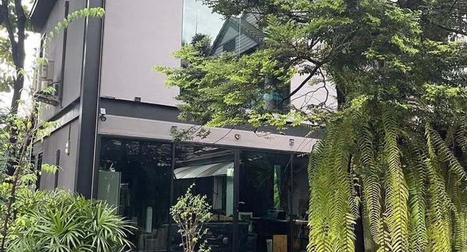 For sale 5 bedrooms house in Suan Luang, Bangkok