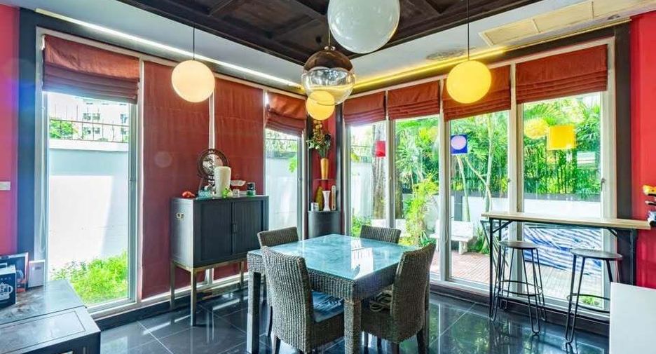 For sale 5 bedrooms house in Suan Luang, Bangkok