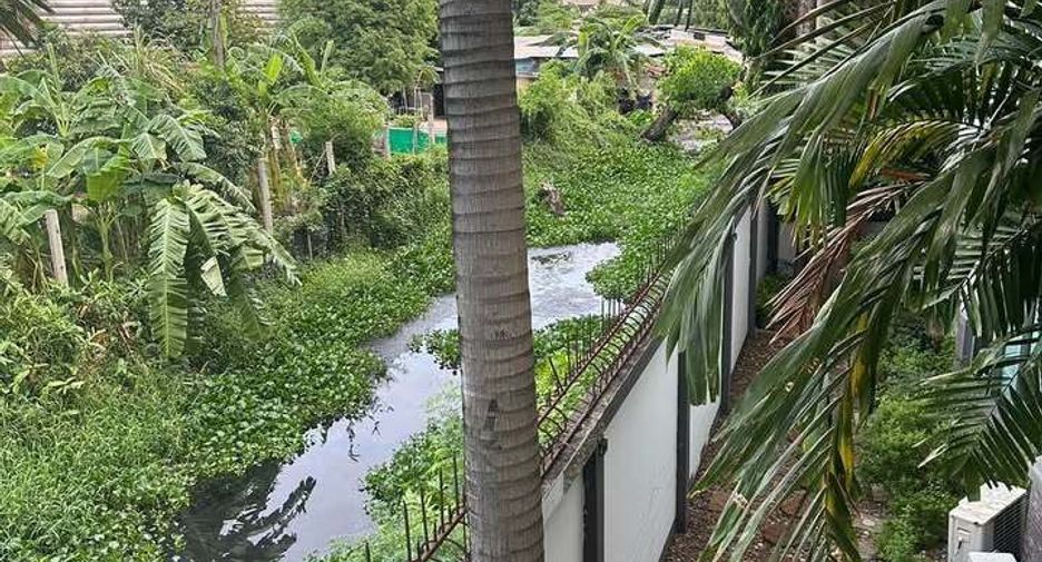 For sale 5 bedrooms house in Suan Luang, Bangkok