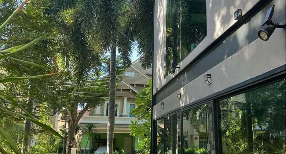 For sale 5 bedrooms house in Suan Luang, Bangkok