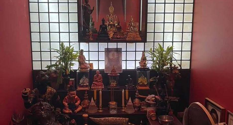 For sale 5 bedrooms house in Suan Luang, Bangkok