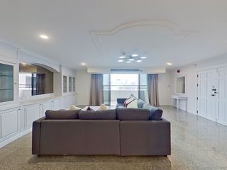 Condo en venta y en alquiler de 5 habitaciones en Watthana, Bangkok