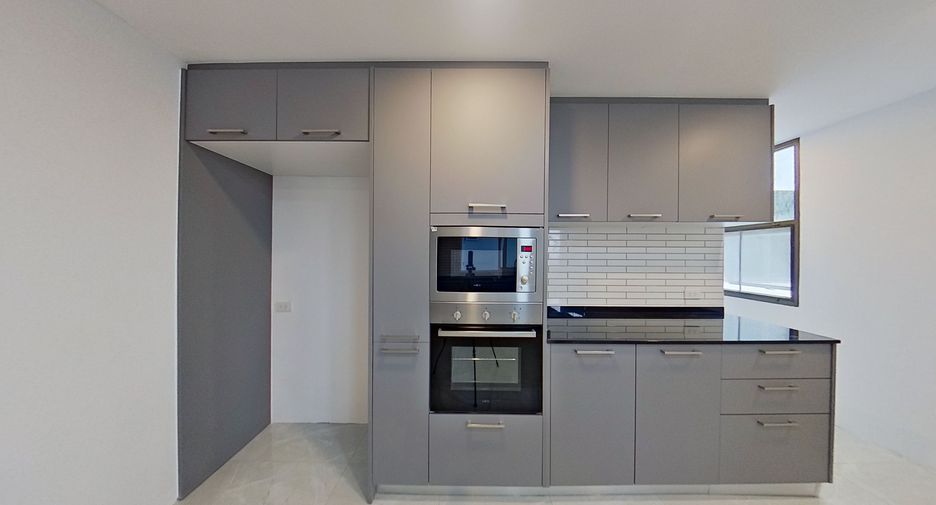 Condo en venta y en alquiler de 5 habitaciones en Watthana, Bangkok