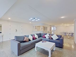 Condo en venta y en alquiler de 5 habitaciones en Watthana, Bangkok