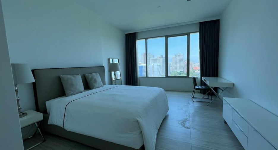 For rent 2 bedrooms condo in Pathum Wan, Bangkok