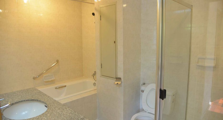 For rent 1 bed condo in Watthana, Bangkok