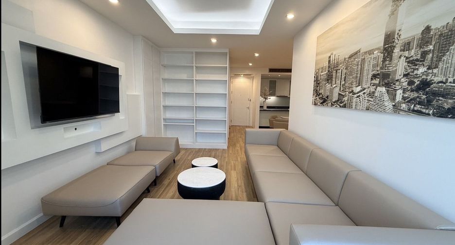 For rent 2 bedrooms condo in Sathon, Bangkok