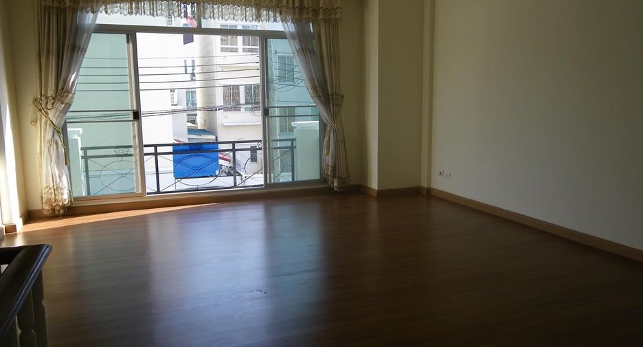For sale そして for rent 3 ベッドルーム townhouse in Suan Luang, Bangkok