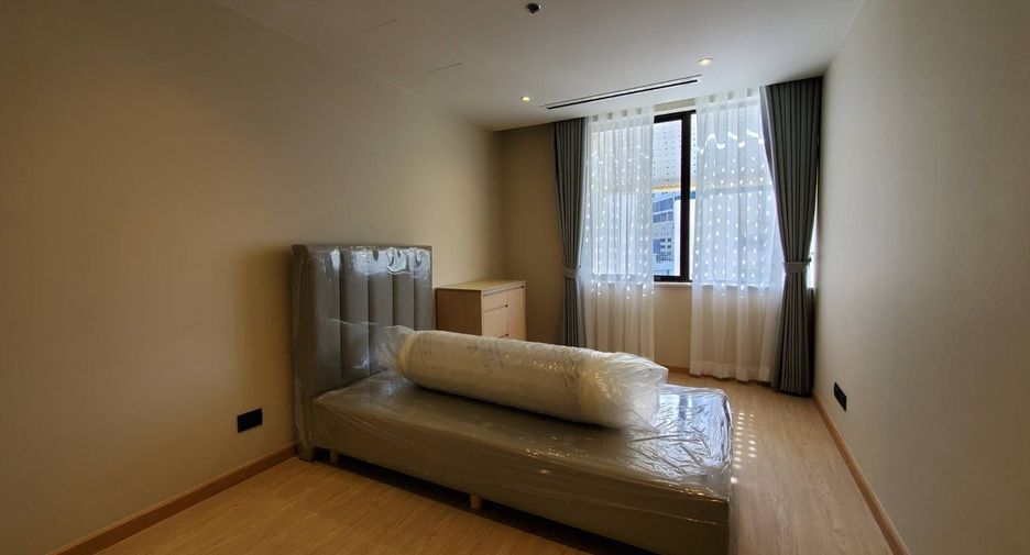 For rent 3 bedrooms apartment in Sathon, Bangkok