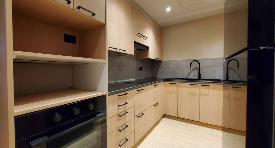 For rent 3 bedrooms apartment in Sathon, Bangkok