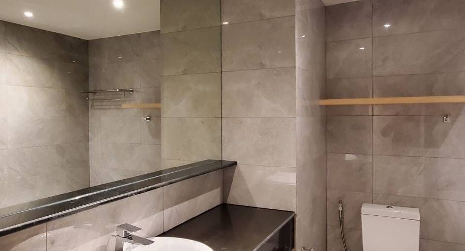 For rent 3 bedrooms apartment in Sathon, Bangkok