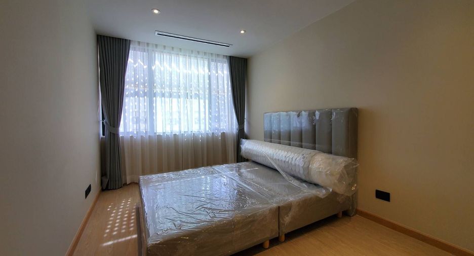 For rent 3 bedrooms apartment in Sathon, Bangkok