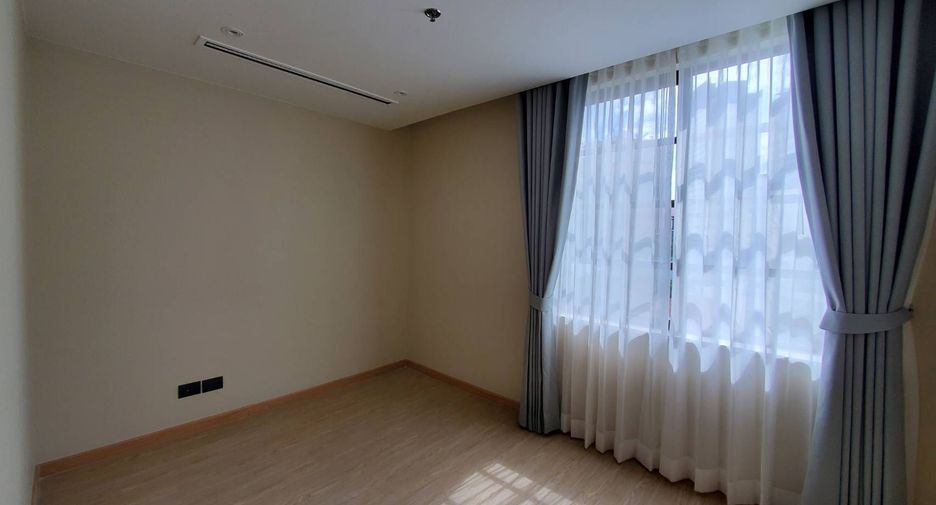 For rent 3 bedrooms apartment in Sathon, Bangkok