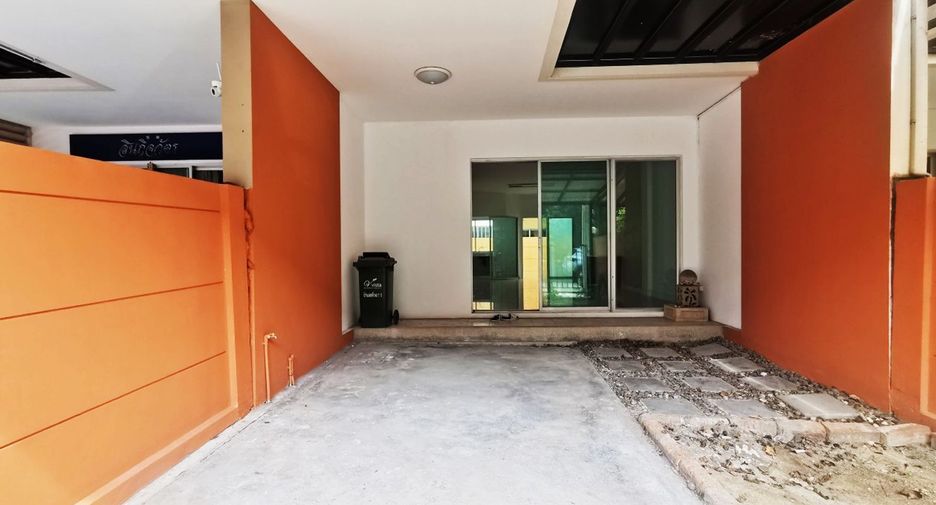 For sale 3 bedrooms townhouse in Nong Khaem, Bangkok