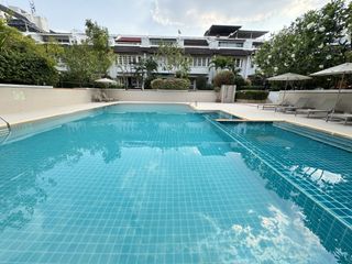 For rent 4 bedrooms townhouse in Watthana, Bangkok