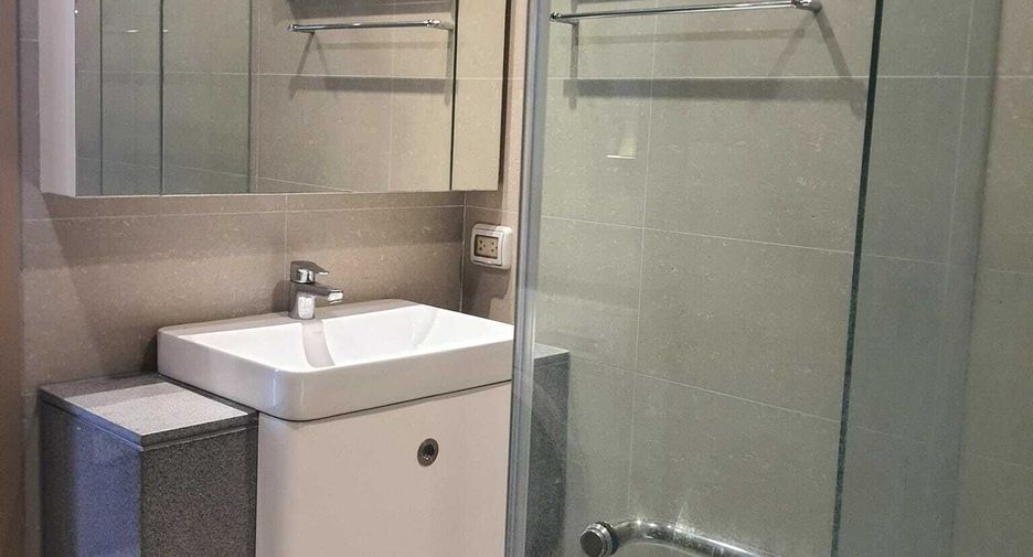 For rent 1 bed condo in Pathum Wan, Bangkok