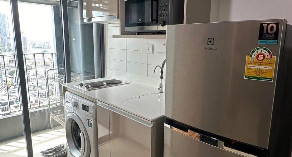 For rent スタジオ condo in Bang Rak, Bangkok