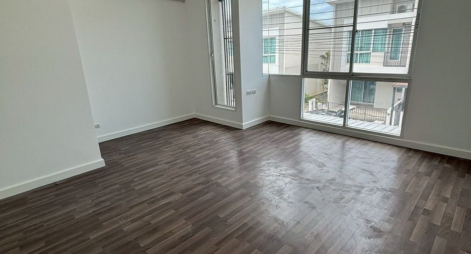 For sale 2 bedrooms townhouse in Bang Khae, Bangkok