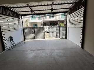 For sale 2 bedrooms townhouse in Bang Khae, Bangkok
