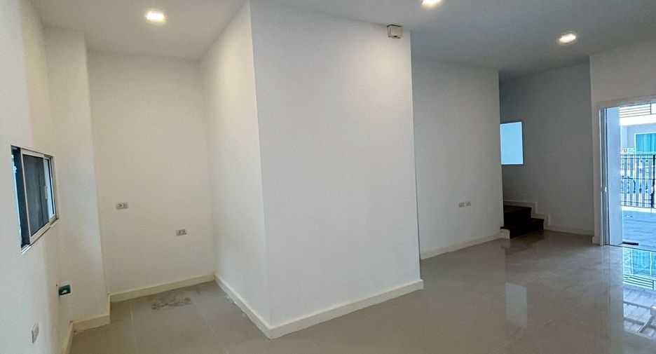 For sale 2 bedrooms townhouse in Bang Khae, Bangkok