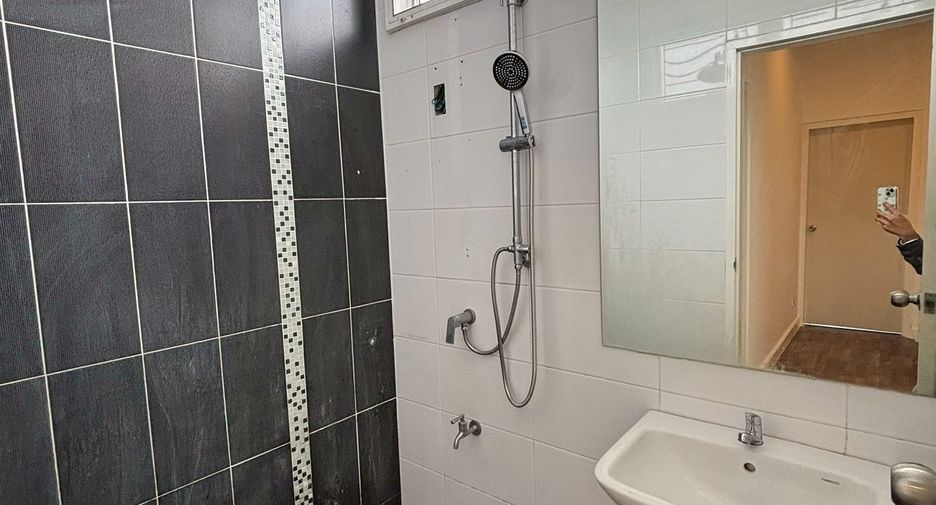 For sale 2 bedrooms townhouse in Bang Khae, Bangkok