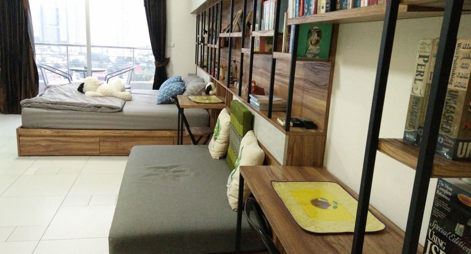 For rent studio condo in Khlong San, Bangkok
