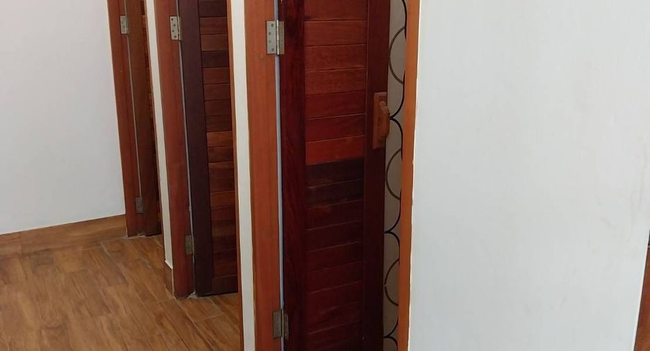 For rent 2 bedrooms retail Space in Watthana, Bangkok
