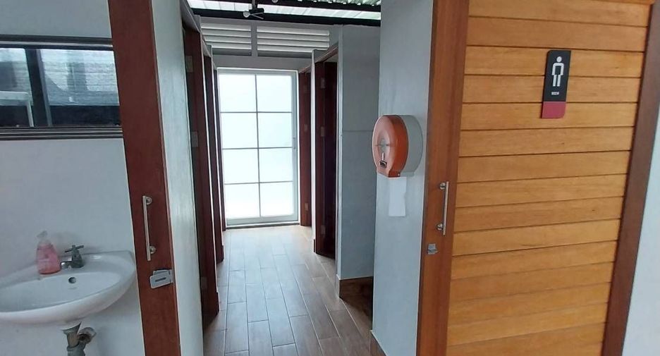 For rent 2 bedrooms retail Space in Watthana, Bangkok