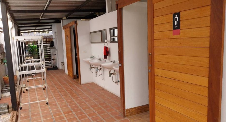 For rent 2 bedrooms retail Space in Watthana, Bangkok