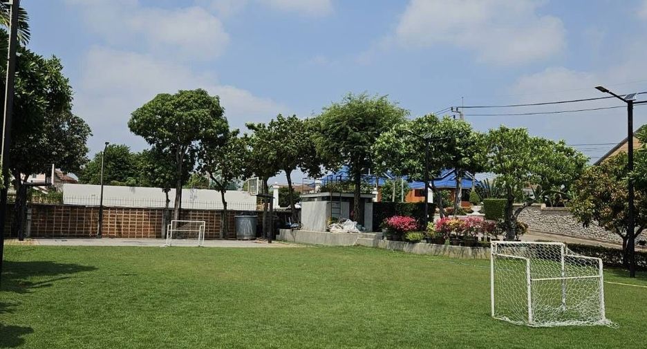 For rent 4 bedrooms house in Mueang Samut Prakan, Samut Prakan