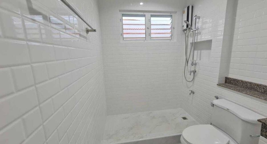 For rent 4 bedrooms house in Mueang Samut Prakan, Samut Prakan