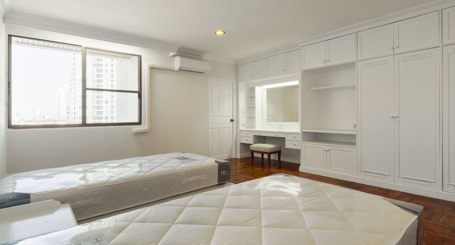 For rent 3 bedrooms apartment in Watthana, Bangkok