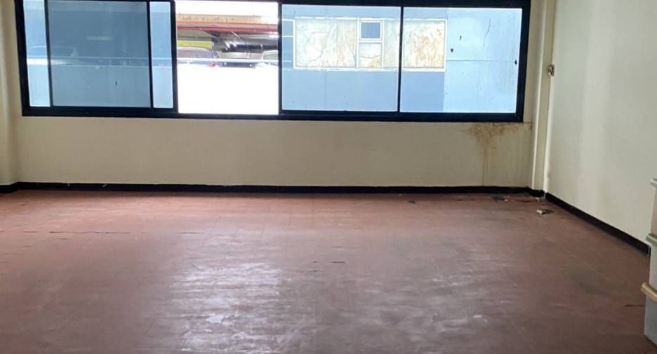For sale retail Space in Huai Khwang, Bangkok