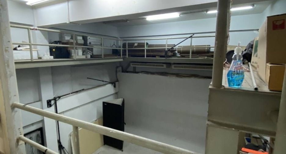 For sale retail Space in Huai Khwang, Bangkok