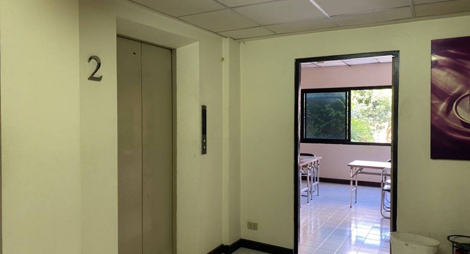 For sale retail Space in Huai Khwang, Bangkok