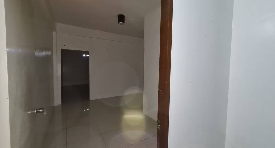 For sale and for rent 1 bed retail Space in Phra Khanong, Bangkok