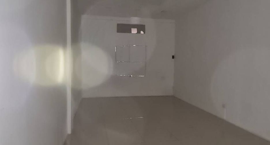 For sale and for rent 1 bed retail Space in Phra Khanong, Bangkok