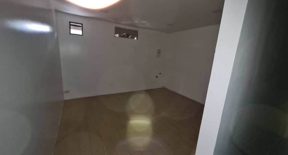 For sale and for rent 1 bed retail Space in Phra Khanong, Bangkok
