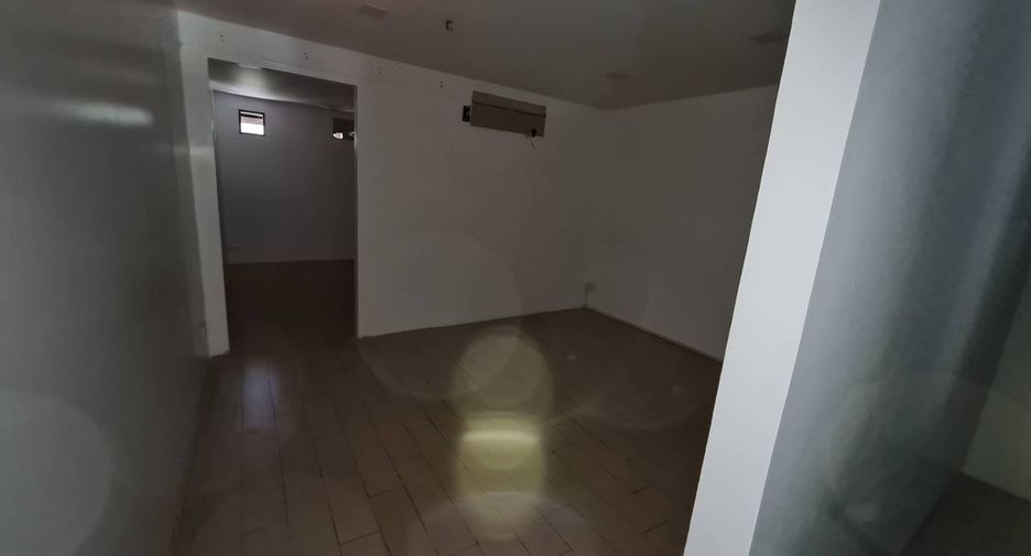 For sale and for rent 1 bed retail Space in Phra Khanong, Bangkok