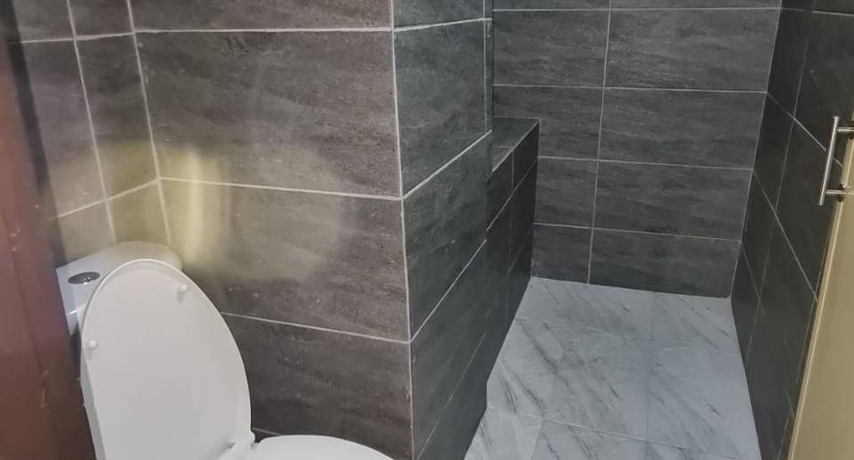 For sale and for rent 1 bed retail Space in Phra Khanong, Bangkok